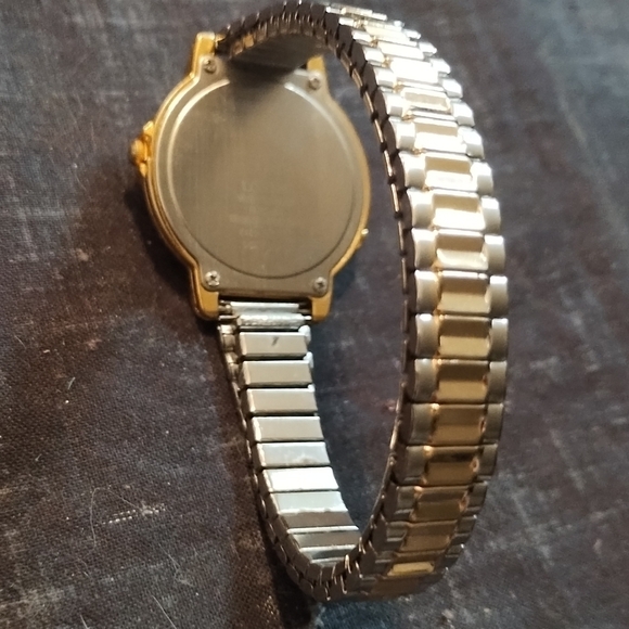 Vintage Lorus Mickey and Minnie Mouse Watch - Picture 3 of 10